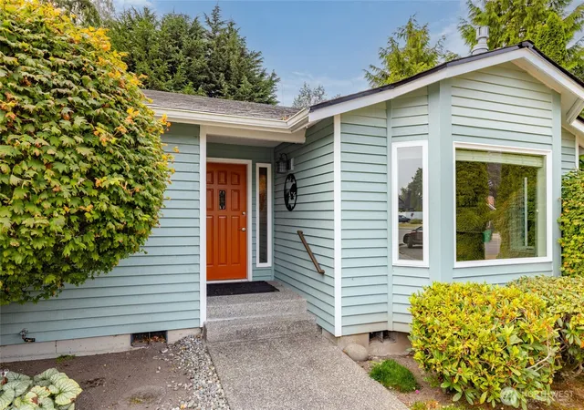 Photo 2 of Sale Pending at 4707 Glasgow Way, Anacortes, WA 98221 | MLS# NWM2557976 | Listing updated on 2026-09-25