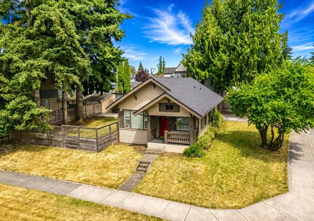 Photo 2 of Single family home for sale at 3615 26th Street, Everett, WA 98201 | MLS# NWM2558007 | Listing updated on 2026-09-21