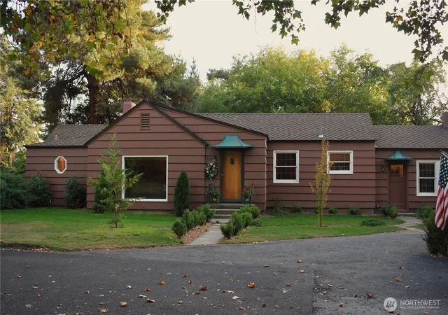 Single family home for sale at 115 Chateau Ln, Walla Walla, WA 99362 | MLS# NWM2558034