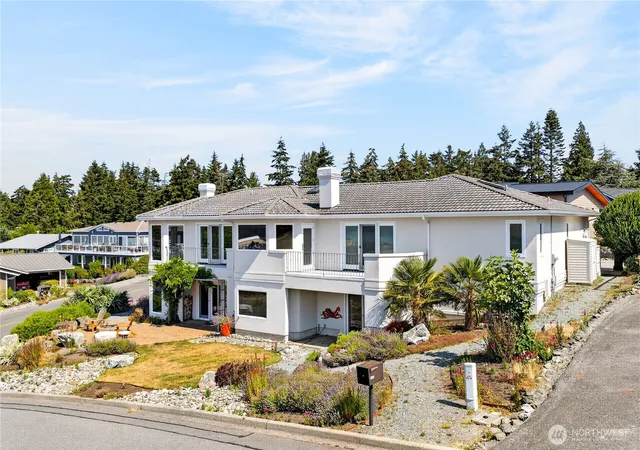 Photo 2 of Sale Pending at 4807 Glasgow Way, Anacortes, WA 98221 | MLS# NWM2558063 | Listing updated on 2026-08-14