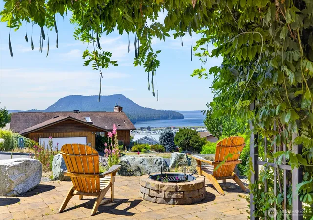 Photo 3 of Sale Pending at 4807 Glasgow Way, Anacortes, WA 98221 | MLS# NWM2558063 | Listing updated on 2026-08-14