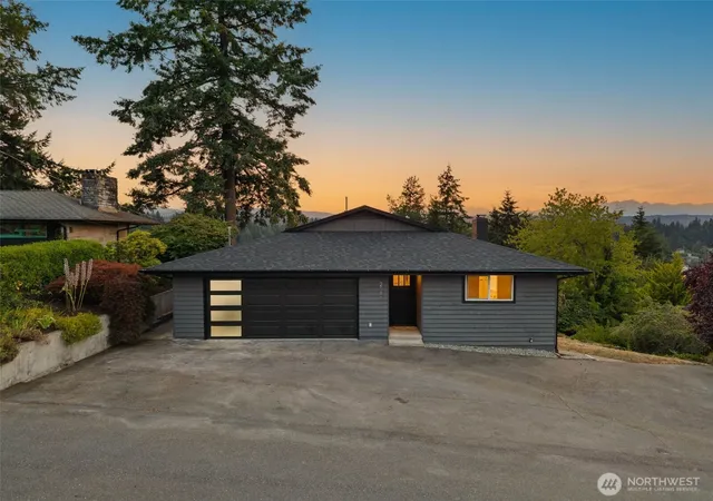 Photo 3 of Single family home for sale at 2511 Baymont Pl, Bremerton, WA 98312 | MLS# NWM2558068 | Listing updated on 2026-09-28
