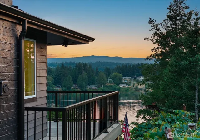 Photo 1 of Single family home for sale at 2511 Baymont Pl, Bremerton, WA 98312 | MLS# NWM2558068 | Listing updated on 2026-09-28