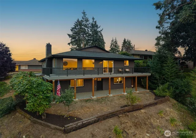 Photo 3 of Single family home for sale at 2511 Baymont Pl, Bremerton, WA 98312 | MLS# NWM2558068 | Listing updated on 2026-09-28