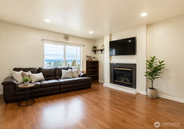 Photo 3 of Townhouse for sale at 1645 288th Street #207, Federal Way, WA 98003 | MLS# NWM2558074 | Listing updated on 2026-09-28