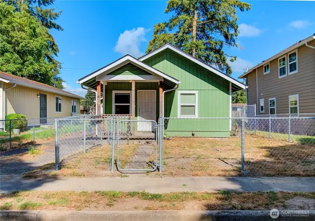 Photo 1 of Single family home for sale at 263 17th Avenue, Longview, WA 98632 | MLS# NWM2558081 | Listing updated on 2026-09-30