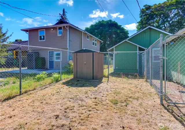 Photo 3 of Single family home for sale at 263 17th Avenue, Longview, WA 98632 | MLS# NWM2558081 | Listing updated on 2026-09-30