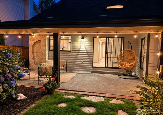 Photo 2 of Single family home for sale at 524 7th Avenue, Kirkland, WA 98033 | MLS# NWM2558166 | Listing updated on 2026-09-29