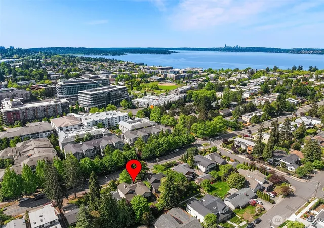 Photo 3 of Single family home for sale at 524 7th Avenue, Kirkland, WA 98033 | MLS# NWM2558166 | Listing updated on 2026-09-29