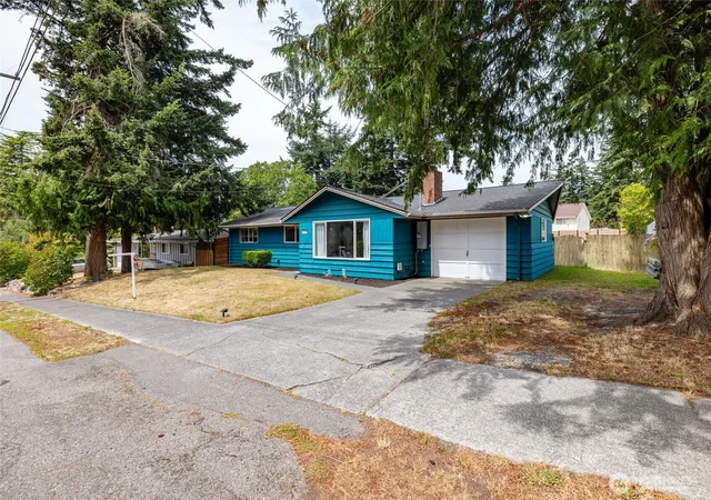 Photo 2 of Single family home for sale at 1580 Ne 11th Avenue, Oak Harbor, WA 98277 | MLS# NWM2558234 | Listing updated on 2026-09-23
