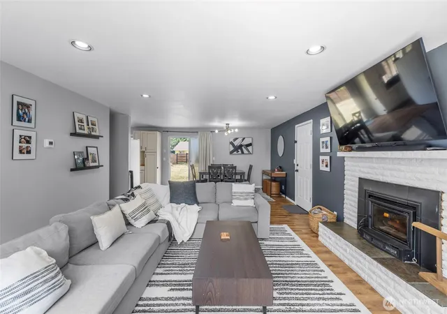Photo 3 of Single family home for sale at 1580 NE 11th Avenue, Oak Harbor, WA 98277 | MLS# NWM2558234 | Listing updated on 2026-09-23