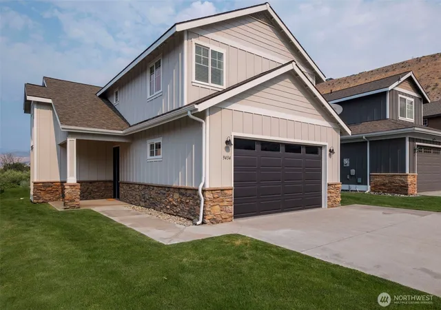 Photo 2 of Single family home for sale at 9434 Yakima Ln Nw, Quincy, WA 98848 | MLS# NWM2558241 | Listing updated on 2026-09-23
