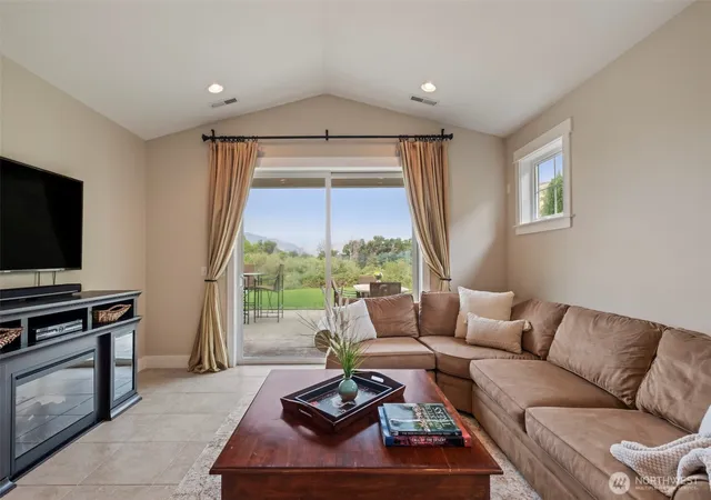 Photo 4 of Single family home for sale at 9434 Yakima Ln NW, Quincy, WA 98848 | MLS# NWM2558241 | Listing updated on 2026-09-23