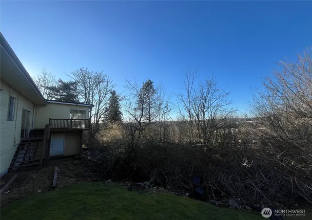 Photo 4 of Single family home for sale at 2501 E Sunset Dr, Bellingham, WA 98226 | MLS# NWM2558255 | Listing updated on 2026-09-23