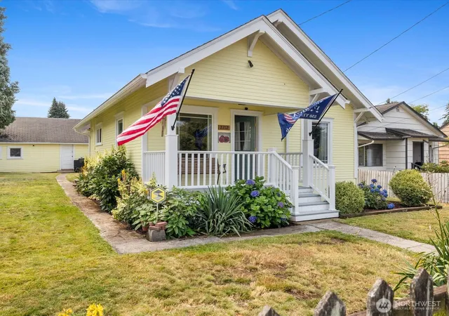 Photo 2 of Sale Pending at 2212 Columbia Ave, Everett, WA 98203 | MLS# NWM2558256 | Listing updated on 2026-09-25