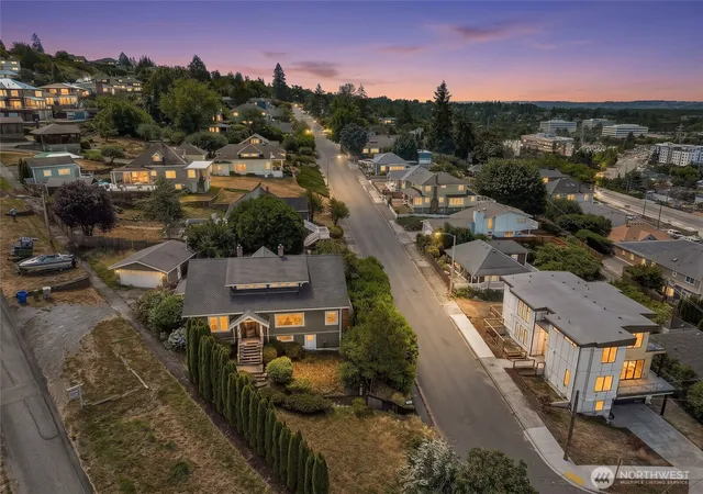 Photo 2 of Single family home for sale at 400 Cedar Ave S, Renton, WA 98057 | MLS# NWM2558268 | Listing updated on 2026-09-23