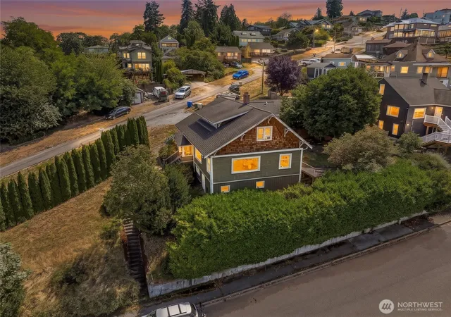 Photo 3 of Single family home for sale at 400 Cedar Ave S, Renton, WA 98057 | MLS# NWM2558268 | Listing updated on 2026-09-23