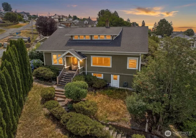 Single family home for sale at 400 Cedar Ave S, Renton, WA 98057 | MLS# NWM2558268