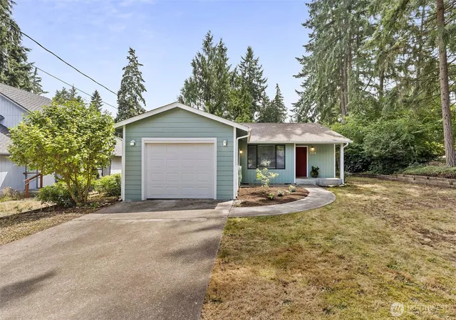 Photo 2 of Single family home for sale at 5006 Marian Dr Ne, Olympia, WA 98516 | MLS# NWM2558286 | Listing updated on 2026-09-23