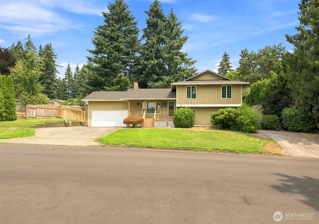 Photo 2 of Sale Pending at 2417 Se Higgins Dr, Vancouver, WA 98683 | MLS# NWM2558299 | Listing updated on 2026-08-30