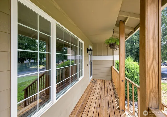 Photo 3 of Sale Pending at 2417 Se Higgins Dr, Vancouver, WA 98683 | MLS# NWM2558299 | Listing updated on 2026-08-30