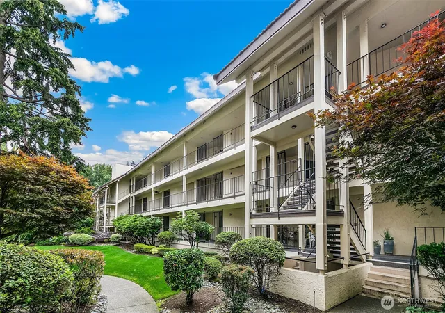 Photo 3 of Condo for sale at 16929 Inglewood Rd Ne #C302, Kenmore, WA 98028 | MLS# NWM2558314 | Listing updated on 2026-09-23