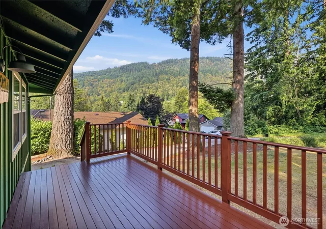 Photo 3 of Sale Pending at 374 Echo Ln, Sedro Woolley, WA 98284 | MLS# NWM2558315 | Listing updated on 2026-09-25