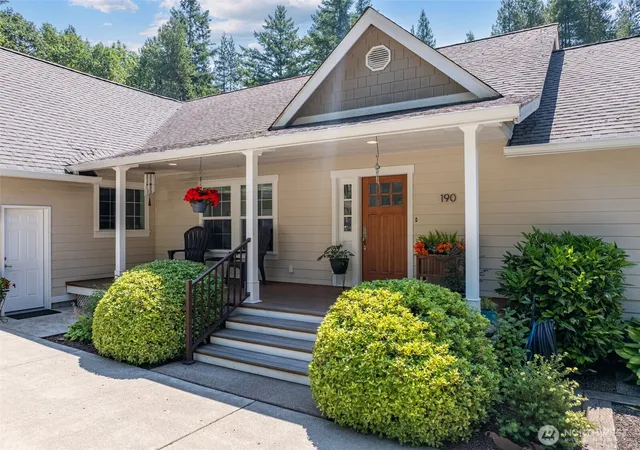 Photo 3 of Contingent at 190 Gray Rd, Toledo, WA 98591 | MLS# NWM2558318 | Listing updated on 2026-09-23