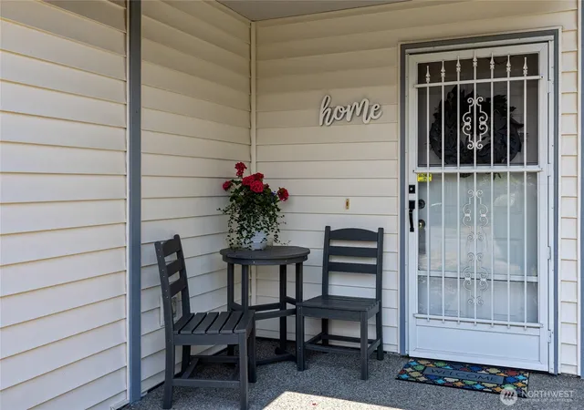 Photo 3 of Sale Pending at 808 13th Street Se #E, Puyallup, WA 98372 | MLS# NWM2558331 | Listing updated on 2026-09-27