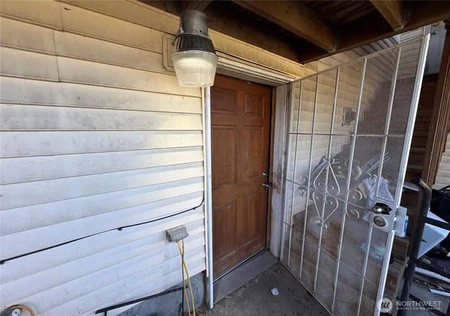 Photo 3 of Single family home for sale at 5309 S Augusta St, Seattle, WA 98178 | MLS# NWM2558340 | Listing updated on 2026-09-23