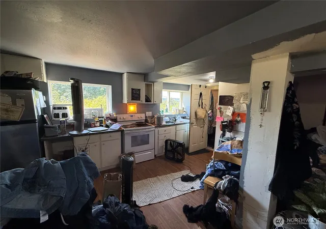 Photo 3 of Single family home for sale at 5309 S Augusta St, Seattle, WA 98178 | MLS# NWM2558340 | Listing updated on 2026-09-23