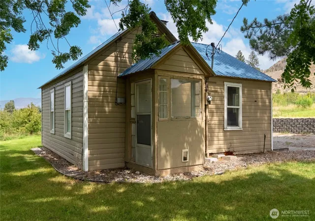 Photo 3 of Single family home for sale at 31952 A Hwy 97, Tonasket, WA 98855 | MLS# NWM2558351 | Listing updated on 2026-09-23
