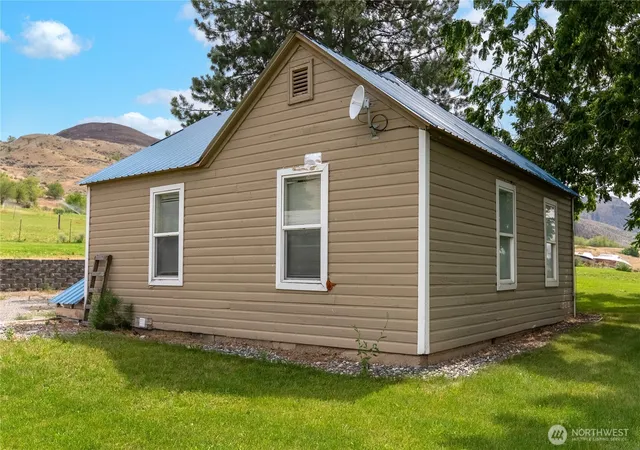 Photo 4 of Single family home for sale at 31952 A Hwy 97, Tonasket, WA 98855 | MLS# NWM2558351 | Listing updated on 2026-09-23