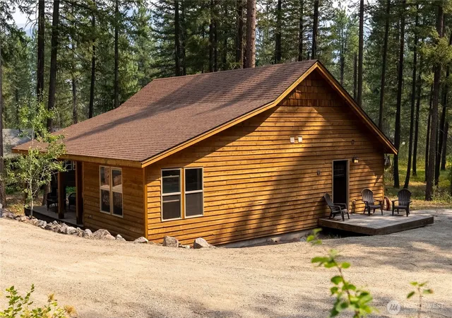 Photo 3 of Single family home for sale at 21 Liberty Ln, Winthrop, WA 98833 | MLS# NWM2558364 | Listing updated on 2026-10-01