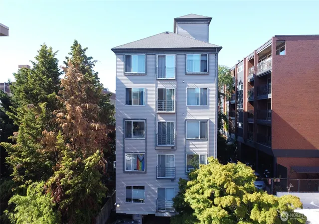 Photo 4 of Condo for sale at 712 E Denny Way #401, Seattle, WA 98122 | MLS# NWM2558369 | Listing updated on 2026-09-24