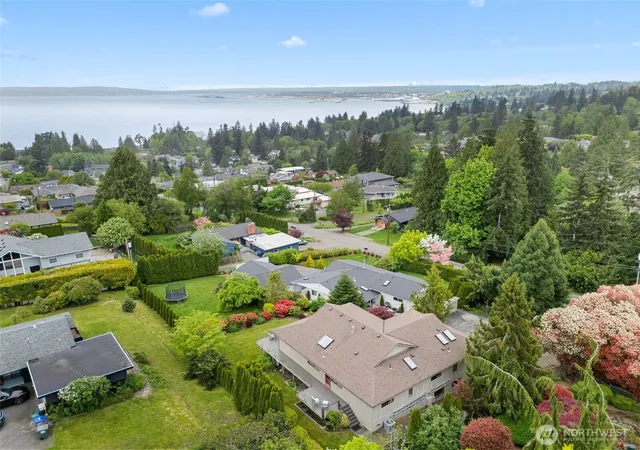 Photo 4 of Single family home for sale at 5128 Seaview Way, Everett, WA 98203 | MLS# NWM2558374 | Listing updated on 2026-09-30