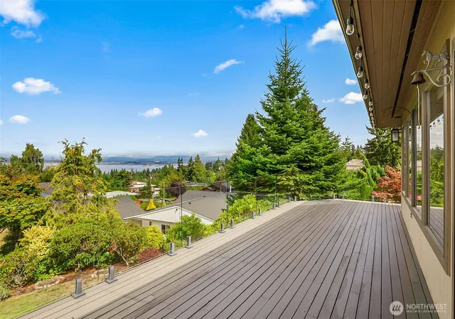Photo 3 of Single family home for sale at 5128 Seaview Way, Everett, WA 98203 | MLS# NWM2558374 | Listing updated on 2026-09-30