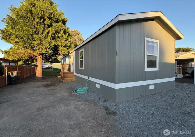 Photo 2 of Manufactured home for sale at 105 W Washington Ave #39, Yakima, WA 98903 | MLS# NWM2558390 | Listing updated on 2026-09-22