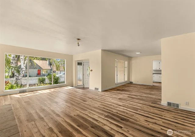 Photo 3 of Single family home for sale at 845 N Devon Ave, East Wenatchee, WA 98802 | MLS# NWM2558429 | Listing updated on 2026-09-23
