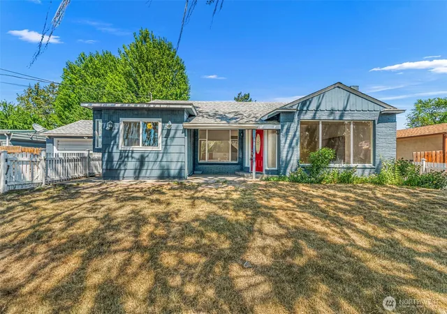 Photo 1 of Single family home for sale at 845 N Devon Ave, East Wenatchee, WA 98802 | MLS# NWM2558429 | Listing updated on 2026-09-23