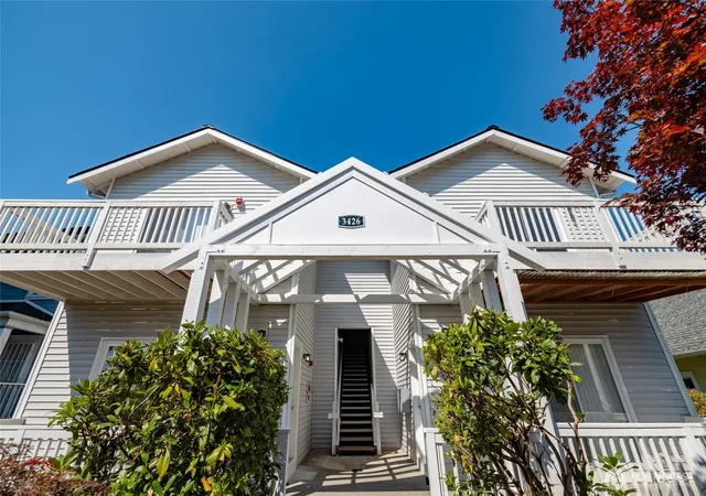Photo 3 of Sale Pending at 3426 Oakes Ave, Everett, WA 98201 | MLS# NWM2558436 | Listing updated on 2026-09-06