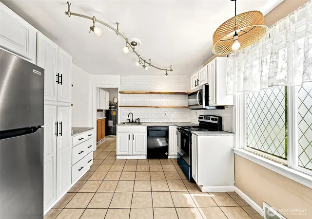 Photo 2 of Single family home for sale at 116 M St Ne, Auburn, WA 98002 | MLS# NWM2558456 | Listing updated on 2026-08-22