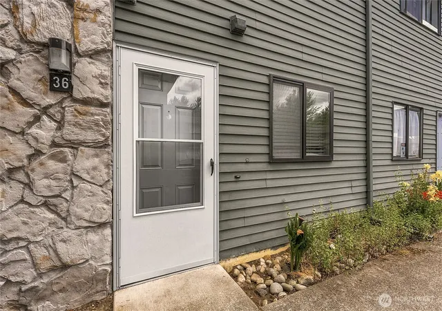 Photo 2 of Townhouse for sale at 1040 S 320th Street #36, Federal Way, WA 98003 | MLS# NWM2558460 | Listing updated on 2026-09-29