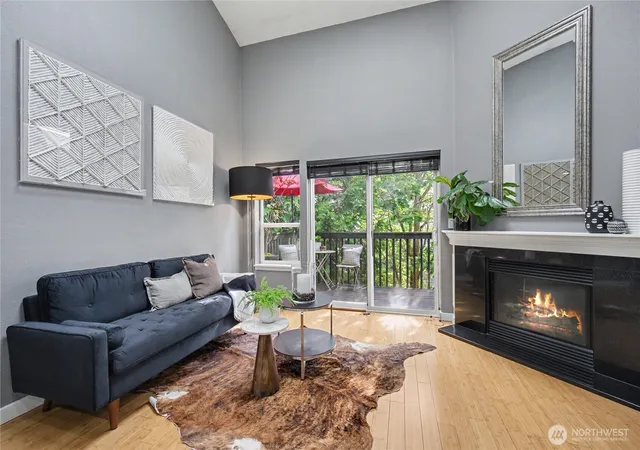 Photo 4 of Townhouse for sale at 908 Hiawatha Pl S #B, Seattle, WA 98144 | MLS# NWM2558472 | Listing updated on 2026-09-24