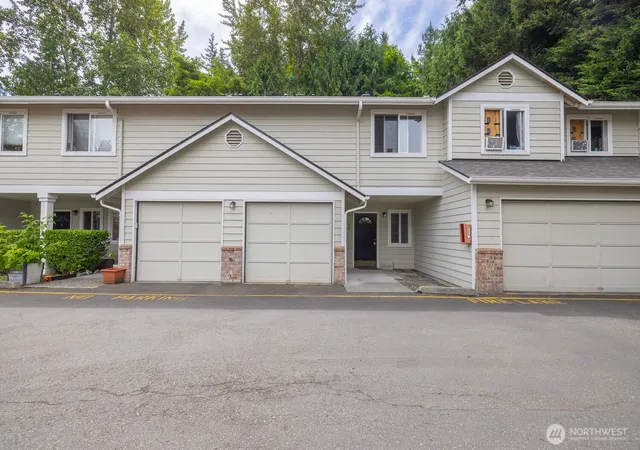 Photo 1 of Townhouse for sale at 5010 168th Street Sw #E, Lynnwood, WA 98037 | MLS# NWM2558489 | Listing updated on 2026-10-01