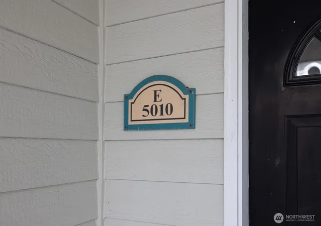 Photo 3 of Townhouse for sale at 5010 168th Street Sw #E, Lynnwood, WA 98037 | MLS# NWM2558489 | Listing updated on 2026-10-01