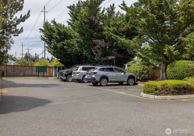 Photo 4 of Townhouse for sale at 5010 168th Street SW #E, Lynnwood, WA 98037 | MLS# NWM2558489 | Listing updated on 2026-10-01