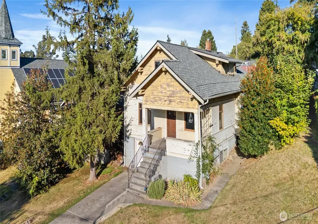 Photo 2 of Sale Pending at 1440 Franklin St, Bellingham, WA 98225 | MLS# NWM2558491 | Listing updated on 2026-09-25