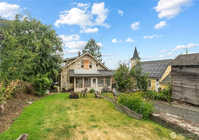 Photo 3 of Sale Pending at 1440 Franklin St, Bellingham, WA 98225 | MLS# NWM2558491 | Listing updated on 2026-09-25