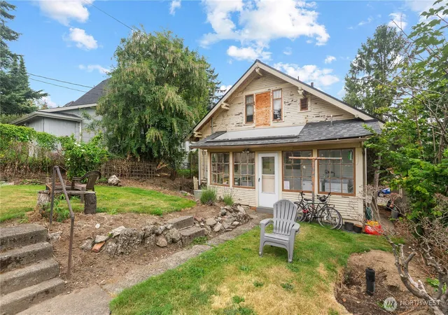 Photo 3 of Sale Pending at 1440 Franklin St, Bellingham, WA 98225 | MLS# NWM2558491 | Listing updated on 2026-09-25